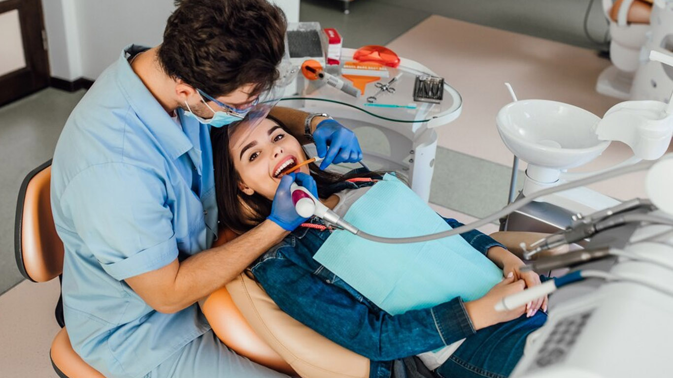 Tẩy trắng răng bằng laser có hại không và giá bao nhiêu tiền? 